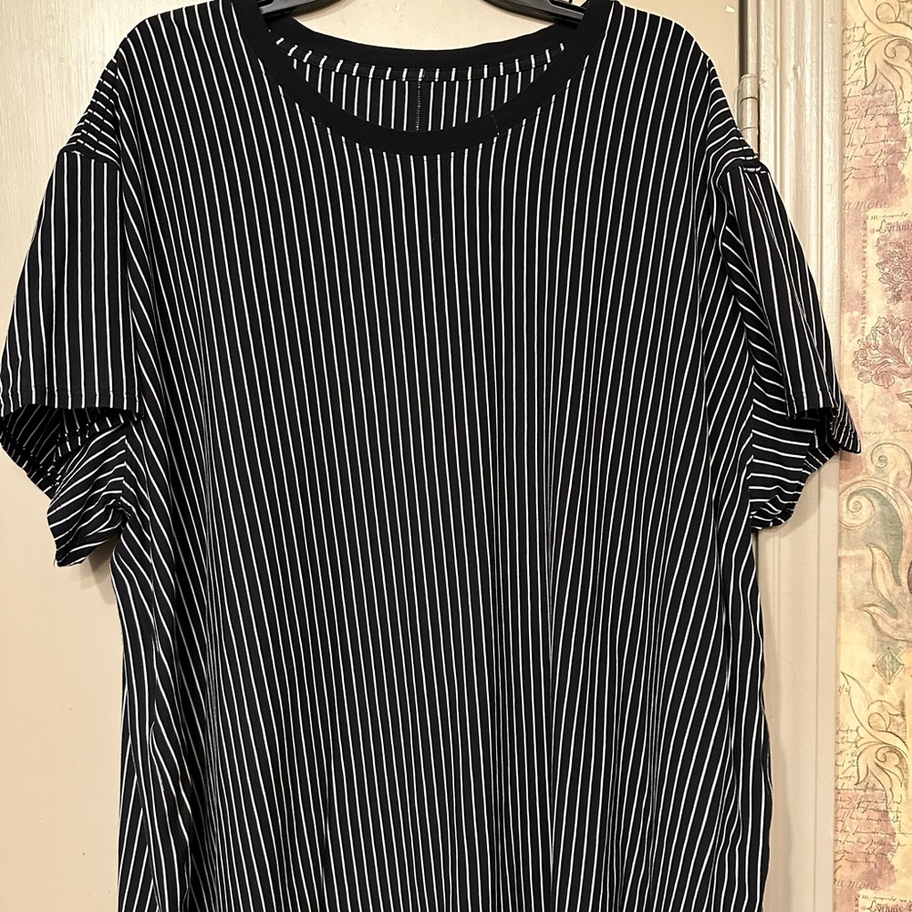 Lululemon Back in Action Short Sleeve Top Size 20